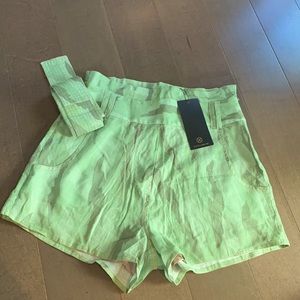 COPY - Mara trendy shorts with high waisted belt